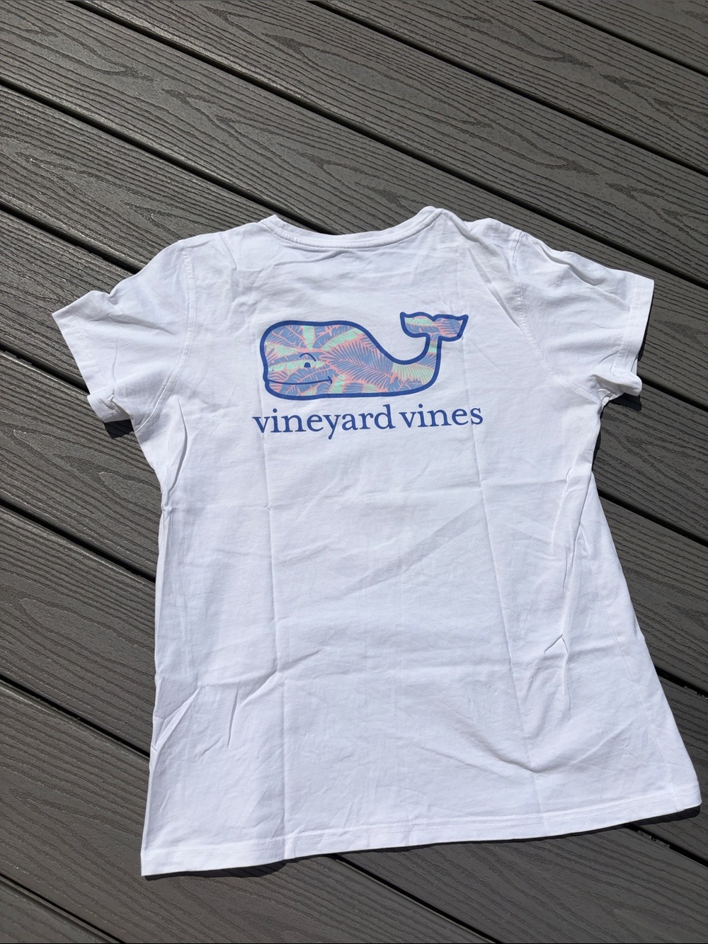 Vineyard Vines White Pocket Tee with Rainbow Palm Leaves Whale - Picture 4 of 5